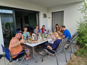 Gemeinsam die neue Saison angegrillt